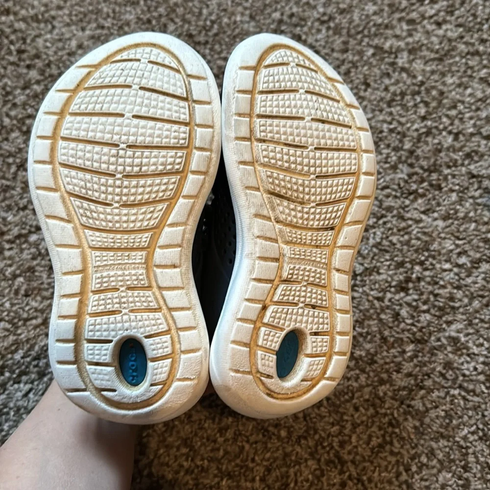 Crocs - Picture 2 of 3